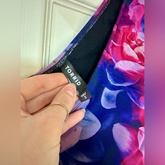 Torrid wire-free swimsuit size 2 - Picture 5 of 7